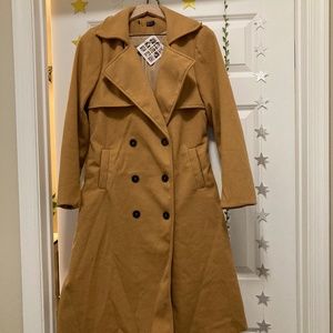 Gorgeous camel winter peacoat
